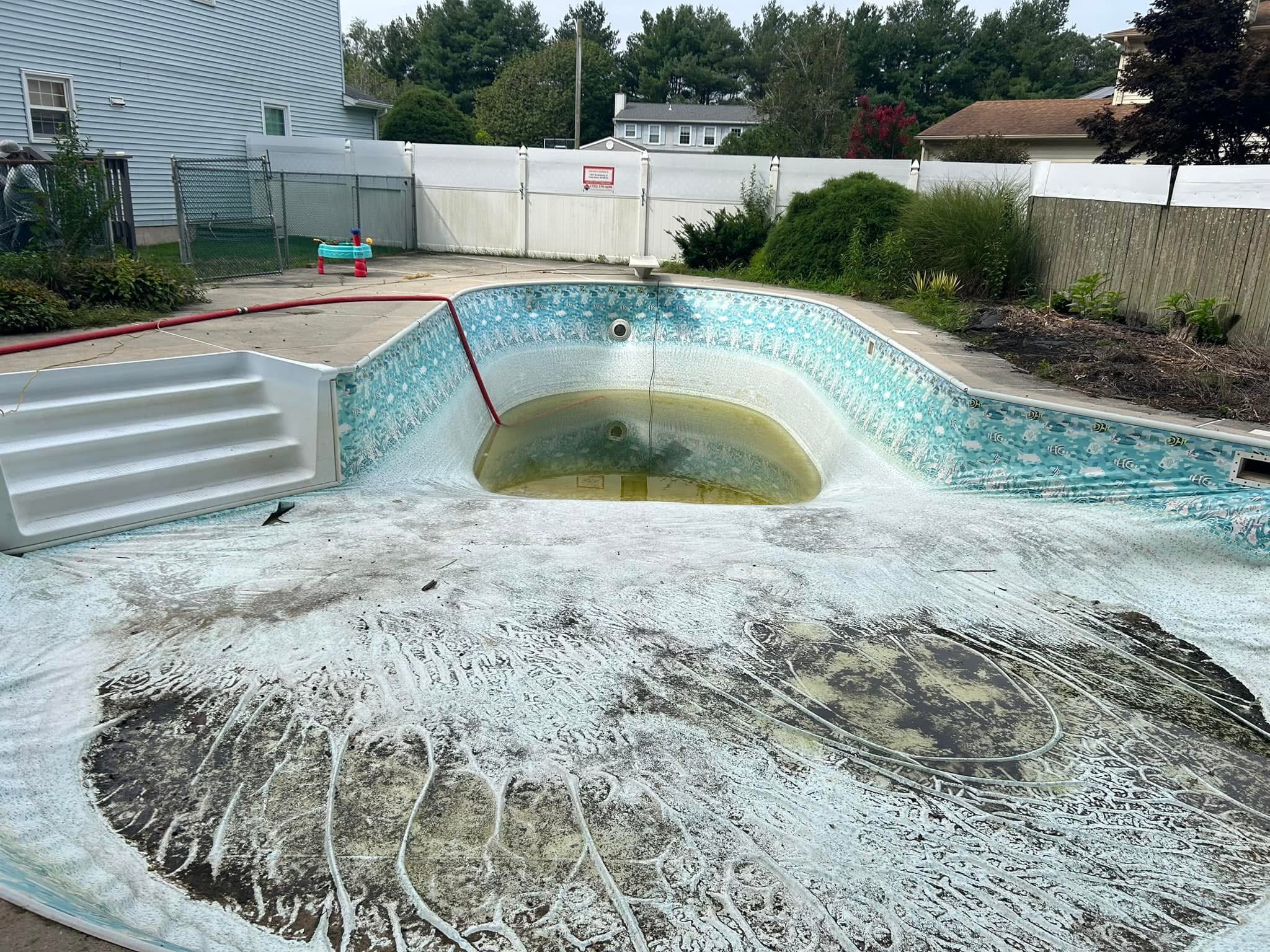 5 Signs You Need a New Pool Liner